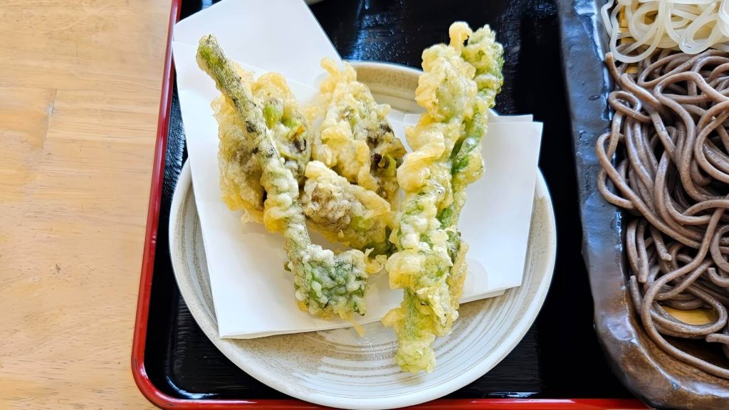 ゆう賀のセットの山菜の天ぷら
