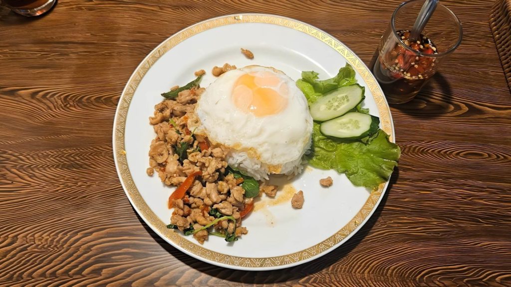 ランチのガパオガイ・ラードカオ2